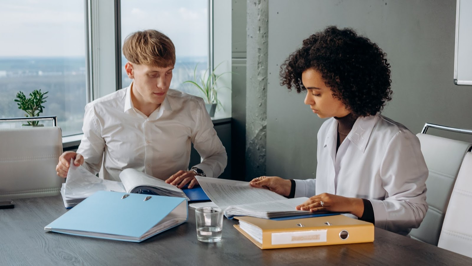 A photo of a manager and an employee in a meeting.